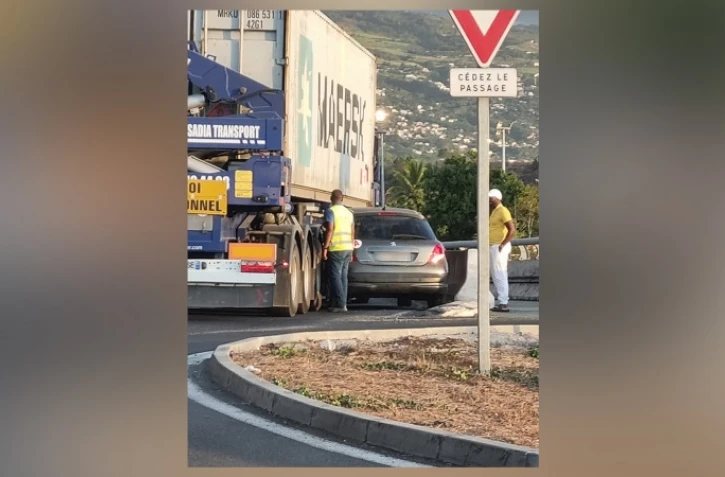 Le Port : la bretelle du giratoire du Sacré Coeur fermée dans le sens nord-sud accident