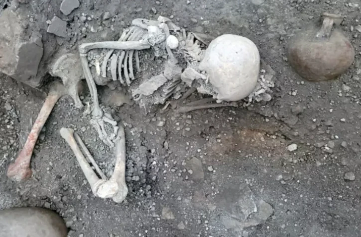 L'un des deux squelettes qui viennent d'être retrouvés à Pompéi, photographié le 16 mai 2023 ( Parco Archeologico di Pompei press office / Handout )