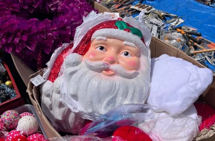 Saint-Paul accueille une brocante sur le front de mer 