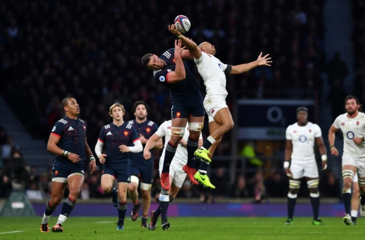 Le XV de France et l'Angleterre à égalité à la mi-temps 9-9 à Twickenham lors du Tournoi des Six nations, le 4 février 2017