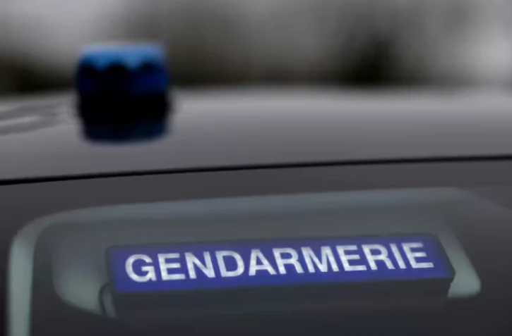 La mère de deux petits garçons français âgés de quatre et cinq ans, retrouvés seuls mardi soir au bord d'une route dans le sud du Portugal, a été arrêtée jeudi à Fatima, dans le centre du pays, avec son compagnon ( AFP / Fred TANNEAU )