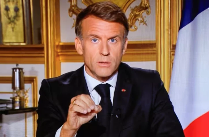 Emmanuel Macron prononce une allocution télévisée, le 18 octobre 2026 à Paris ( AFP / Ludovic MARIN )