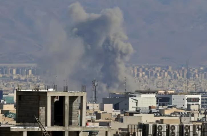 Guerre au Moyen-Orient : Israël pilonne Téhéran au huitième jour de la guerre