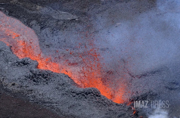 capture d'écran webcam de l'observatoire volcanologique)