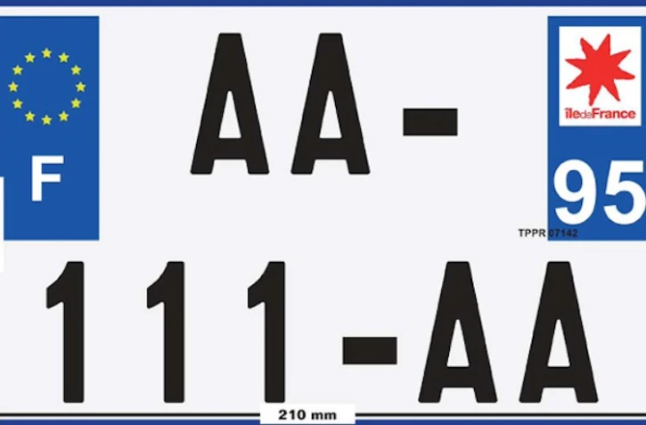 Changement de plaque pour les deux-roues