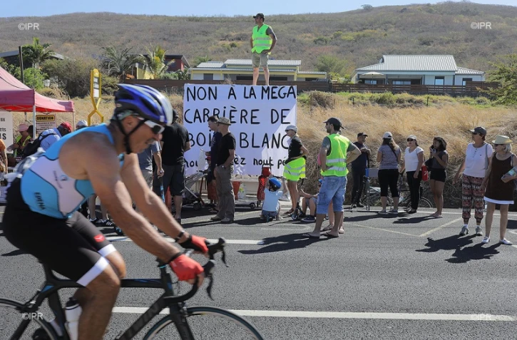 Manifestation contre la crrière de Bois Blanc - Touch Pa Nout Roche