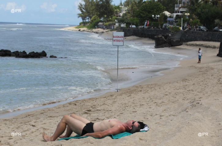 Plage des Roches Noires