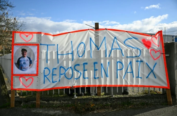 Une banderole en hommage à Thomas, à Romans-sur-Isère, le 22 novembre 2023