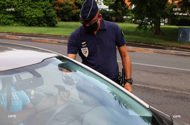 police contrôle d'attestation 