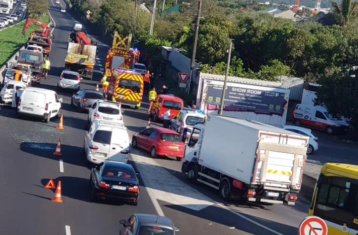 Embouteillage, accident, Pierrefonds