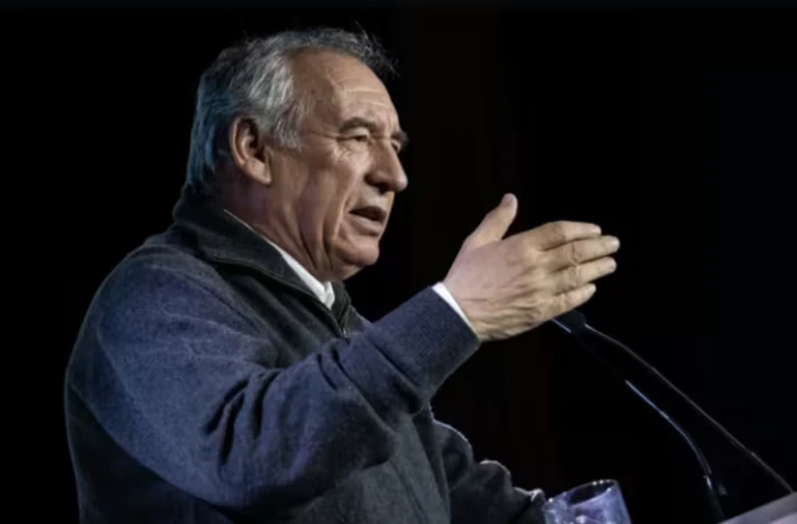 François Bayrou à l'université d'été du MoDem, le 26 septembre 2025 à l'Isle-sur-la Sorgue (Vaucluse) ( AFP / MIGUEL MEDINA )