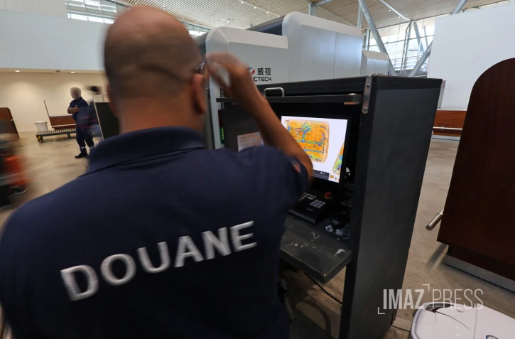 Douane aéroport Roland Garros 