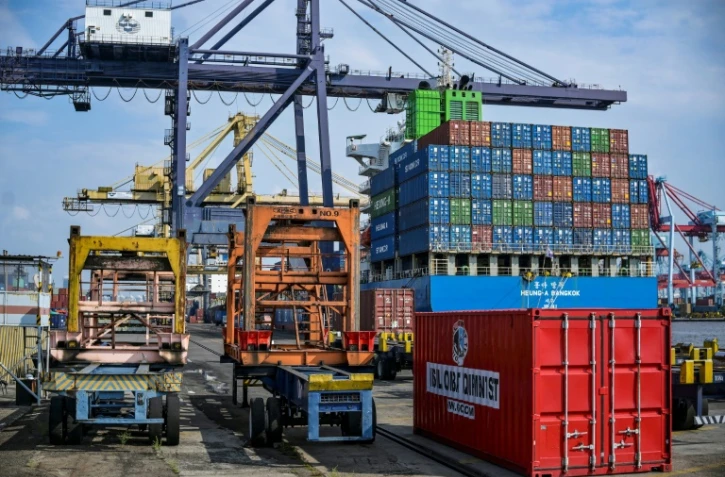 Conteneurs sur le terminal portuaire international des conteneurs de Jakarta le 7 juillet 2025