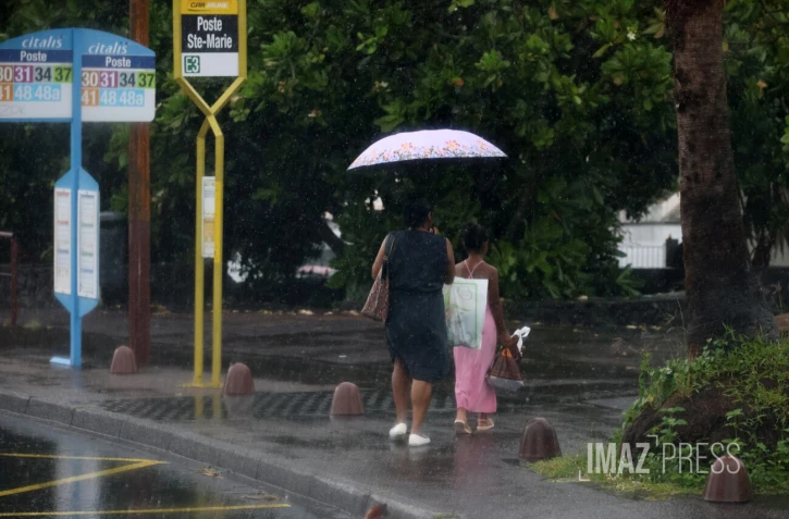 Perturbation tropicale : La Réunion toujours en vigilance fortes pluies et orages et risque de crues [?]