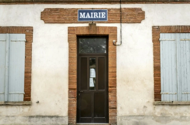 Soixante-douze maires et élus locaux de droite et du centre ont exprimé dans une tribune leur soutien à Emmanuel Macron