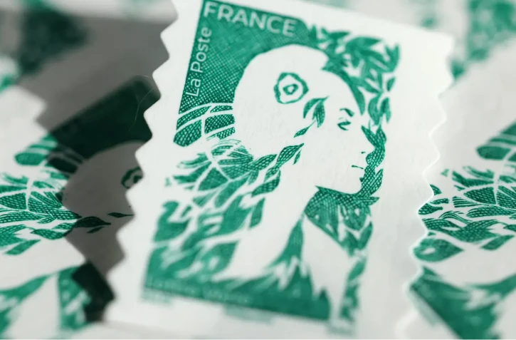Un timbre vert (photo d'illustration). - Fred TANNEAU / AFP
