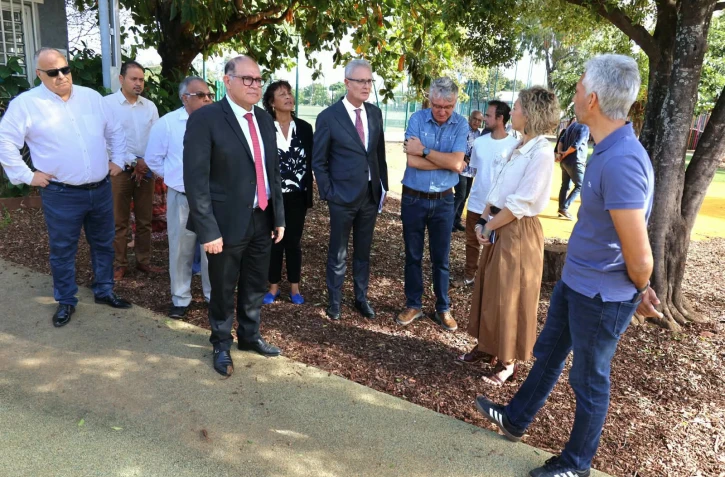 Saint-Pierre : David Lorion et Rostane Mehdi en visite à l’école Isnelle Amelin