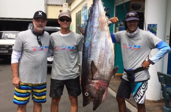 Un thon de 79 kilos capturé au concours de pêche sportive.