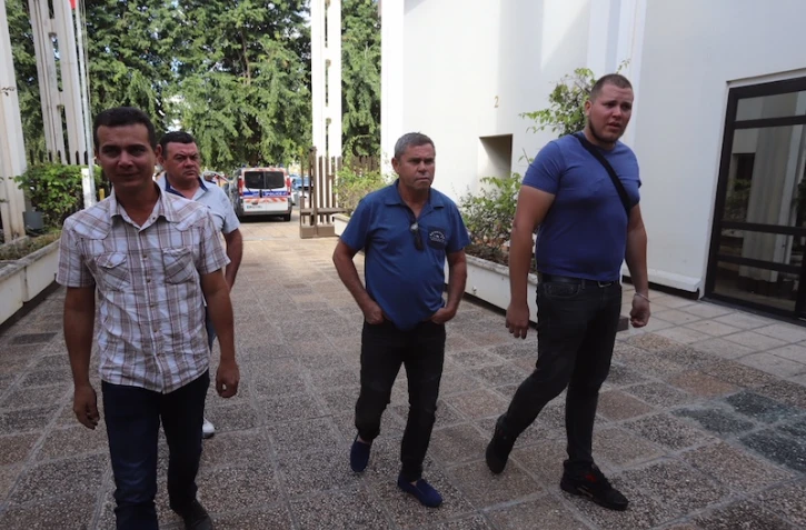 Alexandre Gigan au tribunal de Saint-Denis, accusé d'avoir fardé son chargement de cannes