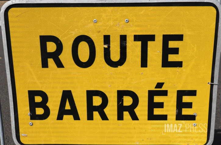 panneau route barrée 