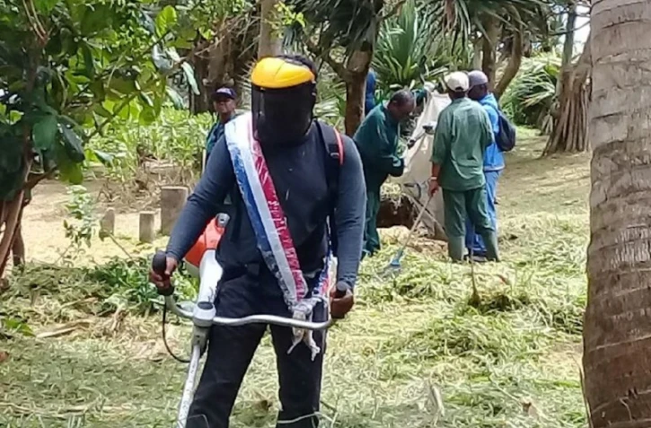 Opération nettoyage Jean-Hugues Ratenon 