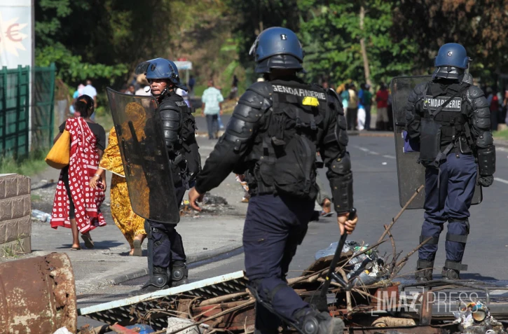 Dimanche 9 Octobre 2011Calme précaire à Mayotte