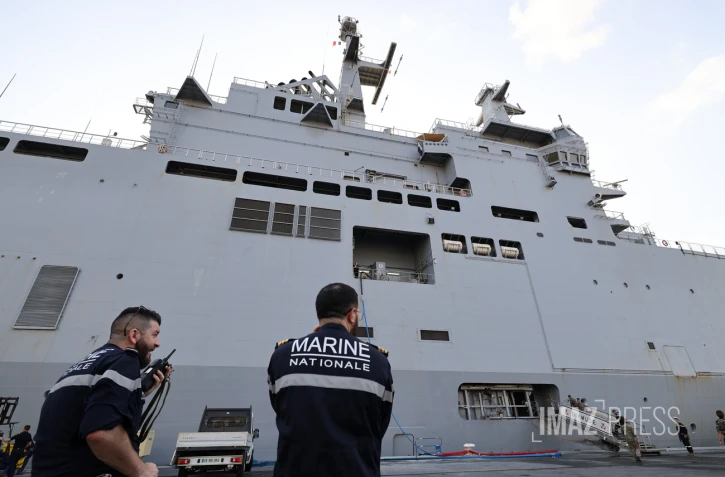 porte helicoptere amphibie Dixmude 