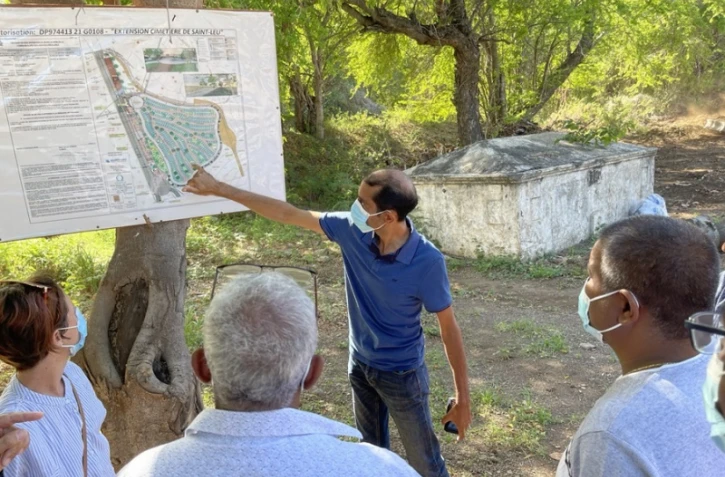 Travaux du cimetière de la ville de saint-Leu 