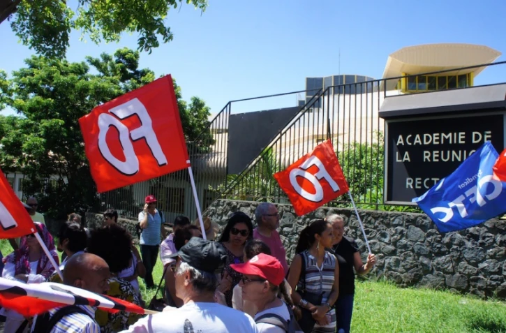 Manifestation des enseignants remplaçants devant le rectorat 