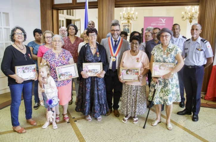 remise de la médaille de la famille à Saint-Joseph avec Patrick Lebreton, mai 2022