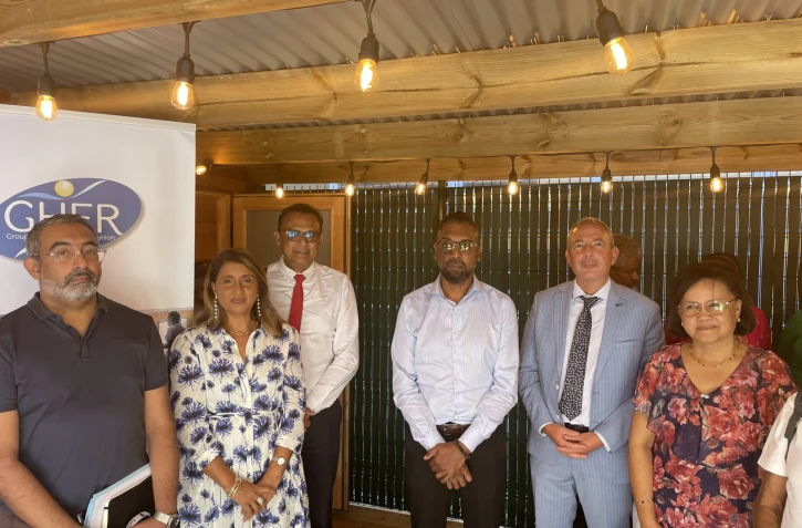 Le GHER a inauguré ce jeudi 26 septembre 2°24 un nouvel espace dédié au bien-être de son personnel : "l'Espace Parenthèse". Ce lieu, pensé pour les professionnels de santé du GHER, a été officiellement inauguré en présence de Lionel Calenge, Directeur Général du CHU-GHER, de Patrice Selly, maire de Saint-Benoît, et de Jean-Hugues Ratenon, député de la 5ème circonscription. Nous publions le communiqué ci-dessous