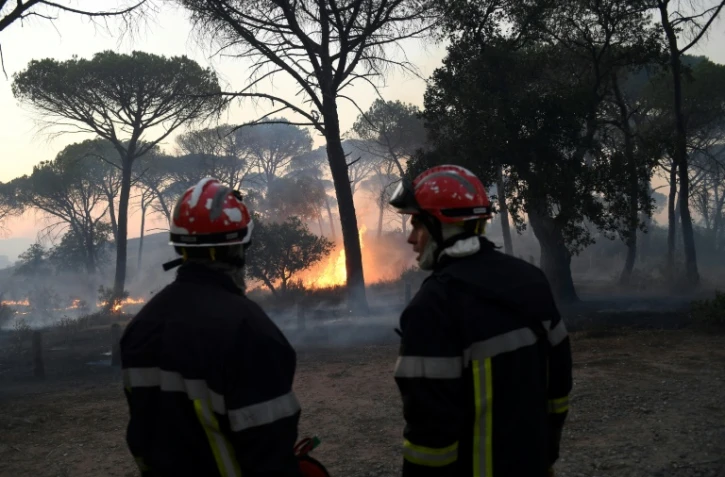 Les pompiers à Gonfaron, dans le Var, le 17 août 2021