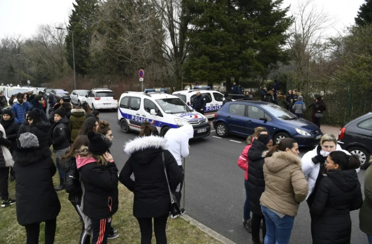 L'entrée du parc dans lequel ont été retrouvés les sacs de deux jeunes filles disparues puis retrouvées, à Fayzin, près de Lyon, le 28 février 2018