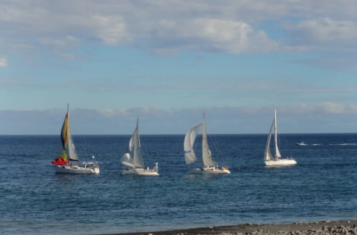 Tour de l\'île à la voile