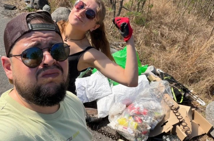 En voyage à La Réunion, "Hugo et Nono" lancent un appel sur leurs réseaux pour nettoyer l'île des déchets