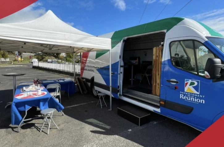 La caravane d'accès aux droits et à l'information du Département sillone l'île