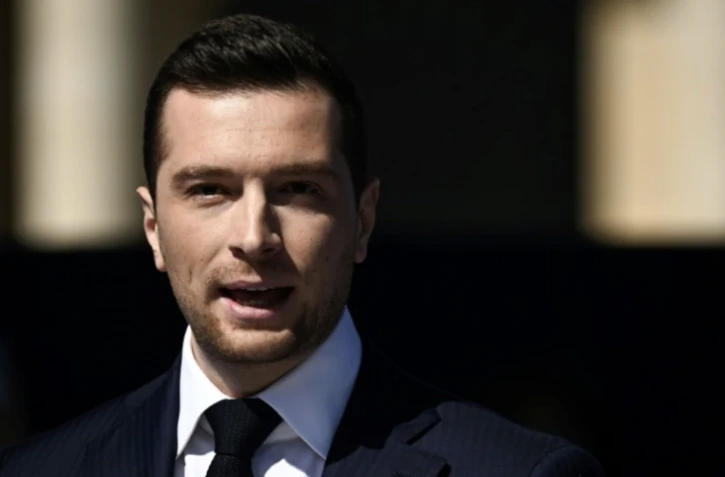 Le président du parti d'extrême droite français Rassemblement National (RN), Jordan Bardella, prononce un discours lors d'un rassemblement en soutien à Marine Le Pen, à Paris, le 6 avril 2025 ( AFP / JULIEN DE ROSA )