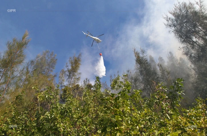 hélicoptère bombardier d\'eau 
