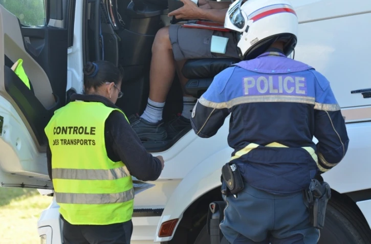 police contraventions en une demi journée