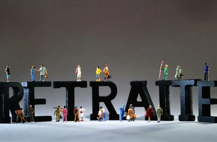 Deux premiers décrets d'application de la réforme des retraites sont parus dimanche au Journal officiel, dont celui portant progressivement l'âge légal de 62 à 64 ans, la mesure la plus controversée du texte