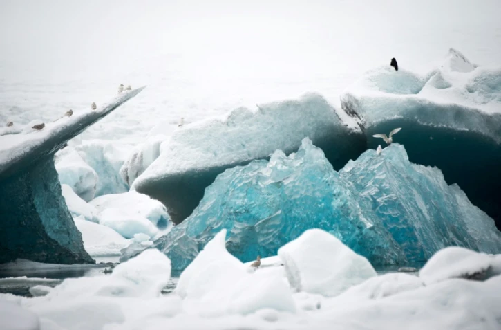 Des icebergs dans la lagune Jokulsarlon dans la région d'Austurland en Islande le 13 avril 2017