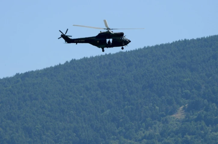 Un Puma de l'armée de terre française survole Gréolières, dans les Alpes-Maritimes, à la recherche du fugitif Marc Floris, le 19 juillet 2021