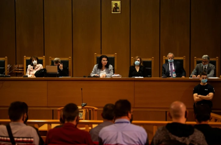 La juge  Maria Lepenioti (c) annonce les verdicts dans le procès du parti paramilitaire Aube dorée à Athènes, le 14 octobre 2020