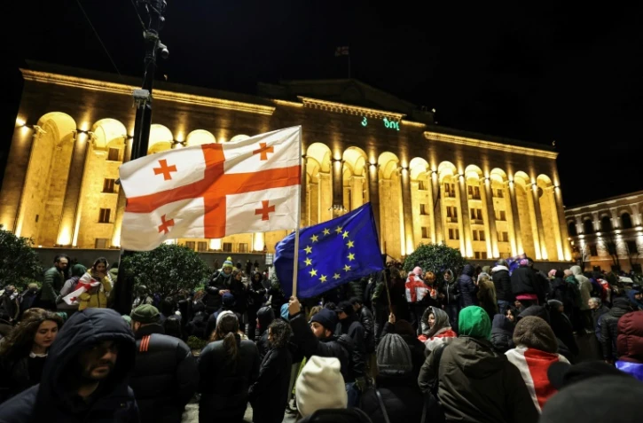 Manifestation pro-européenne devant le Parlement à Tbilissi, le 28 novembre 2024 en Géorgie