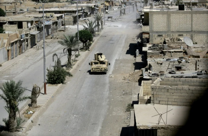 Un véhicule des Forces démocratiques syriennes (FDS) dans une rue de Dariyah, à l'ouest de Raqa, le 14 août 2017