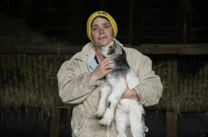 L'agricultrice Dominique Raud pose pour une photo dans son exploitation à Herran, dans le département de la Haute-Garonne, le 13 avril 2026