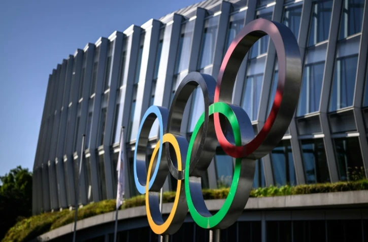 Les cinq anneaux du drapeau olympique, devant la Maison olympique de Lausanne, le 22 juin 2026