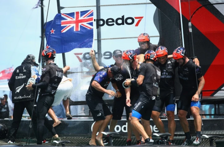 Emirates Team New Zealand remporte la 35e Coupe de l'America, le 26 juin 2017 au large des Bermudes