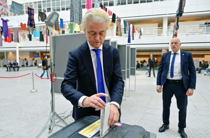 Le leader du parti d'extrême droite aux Pays-Bas, le Parti de la liberté (PVV ) Freedom Party Geert Wilders vote aux élections européennes le 6 juin 2024, à La Haye