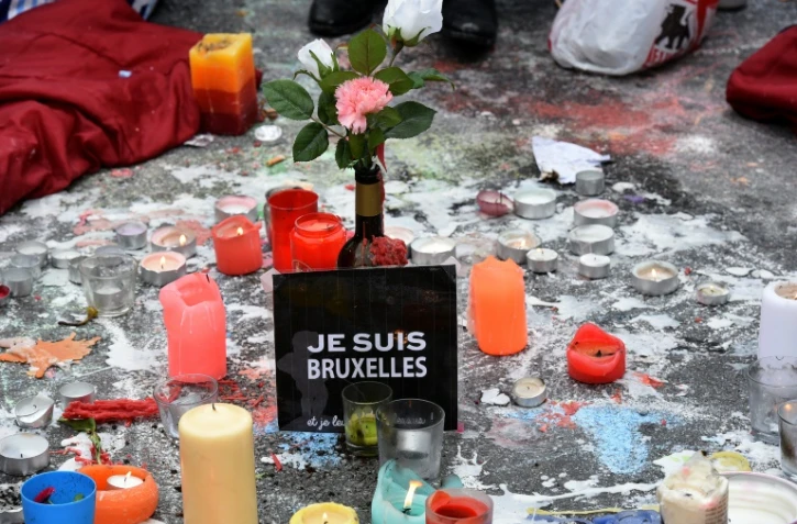Bougies en hommage aux victimes le 23 mars 2016 place de la Bourse à Bruxelles